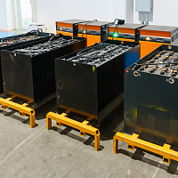 Тяговые АКБ и аксессуары